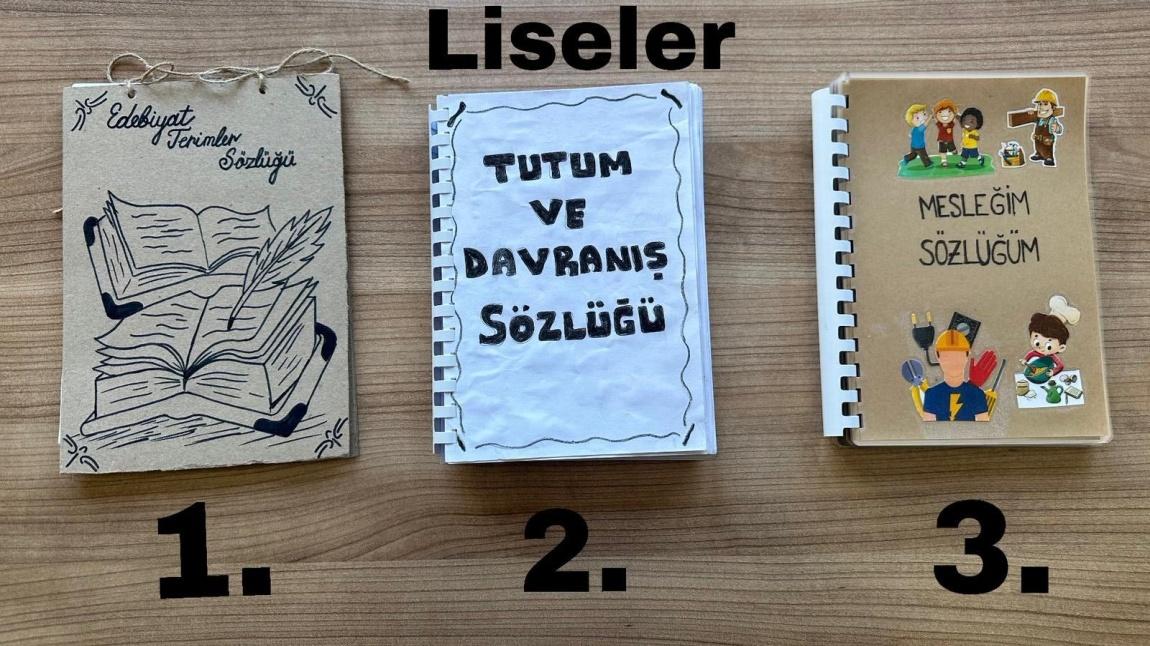 Ümmügülsüm KAİHL Liseler Kategorisinde Sözlük Tasarım Yarışmasında 1. Oldu!